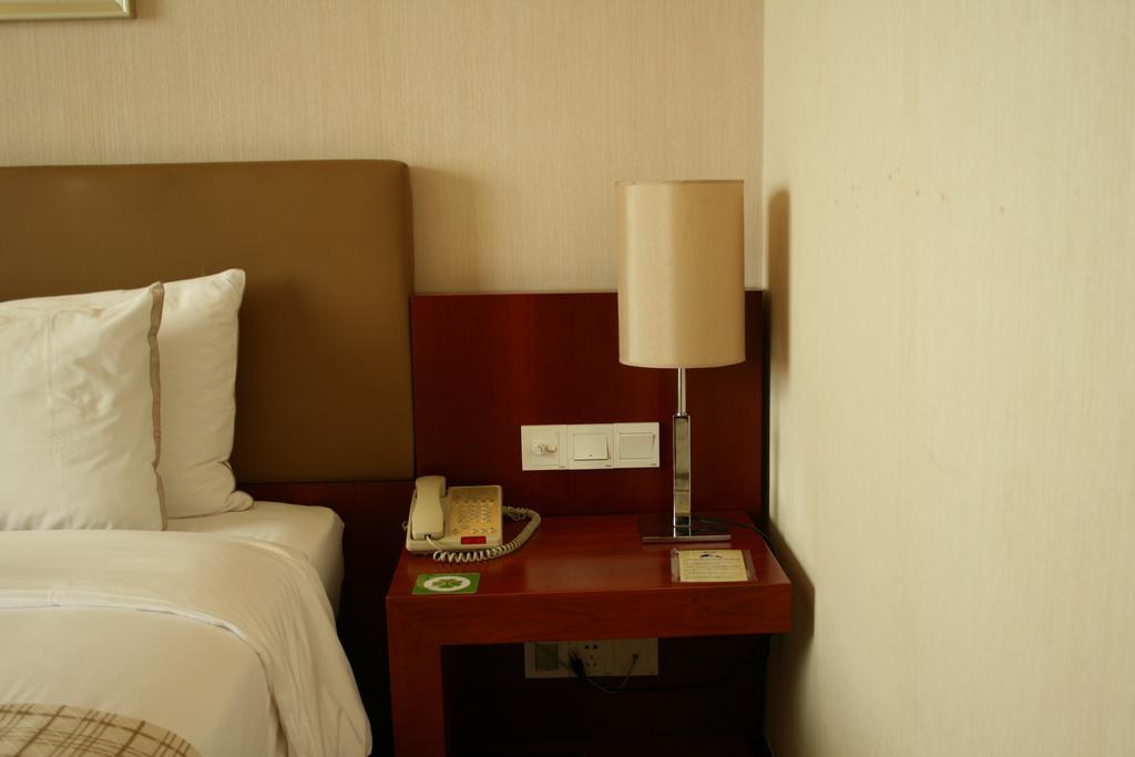 Merryland Traders Hotel Changshu Room photo